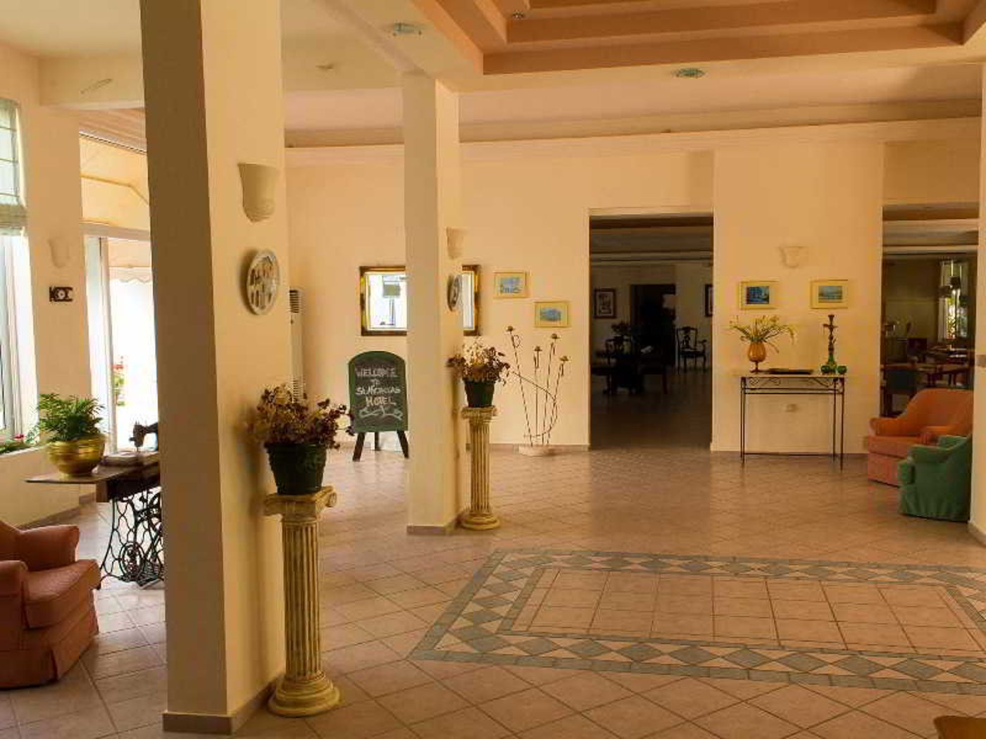 Saint-Nicholas-Lobby-25