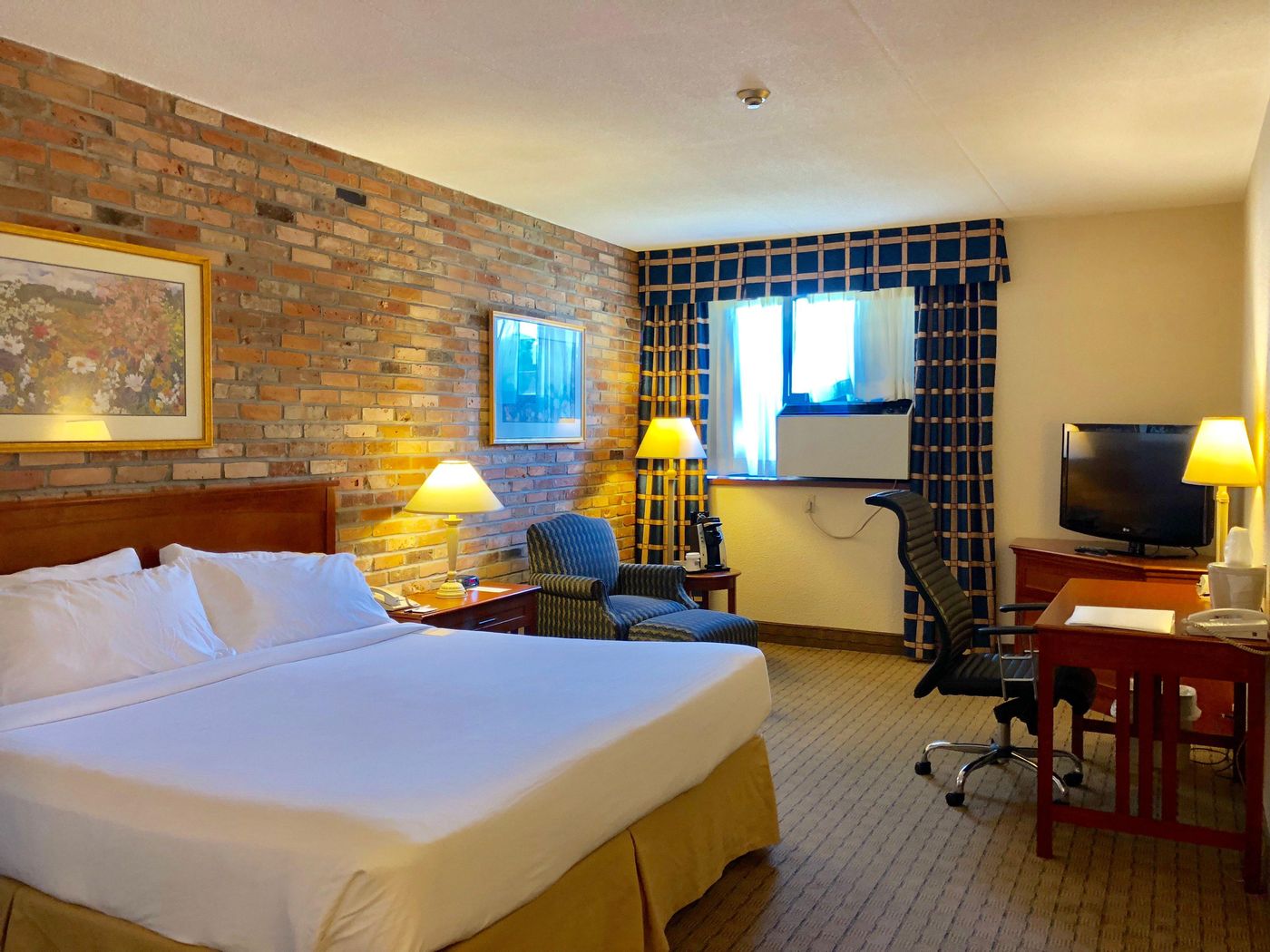 Holiday Inn Express Toronto East - Scarborough-Canada-SCARBOROUGH-Room-9