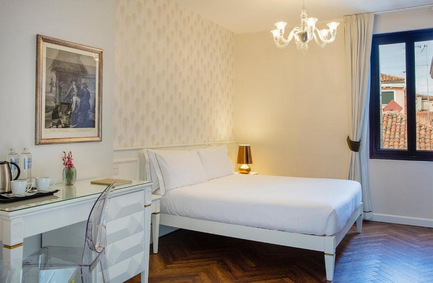 Sonder-Salute-Palace-Room-32