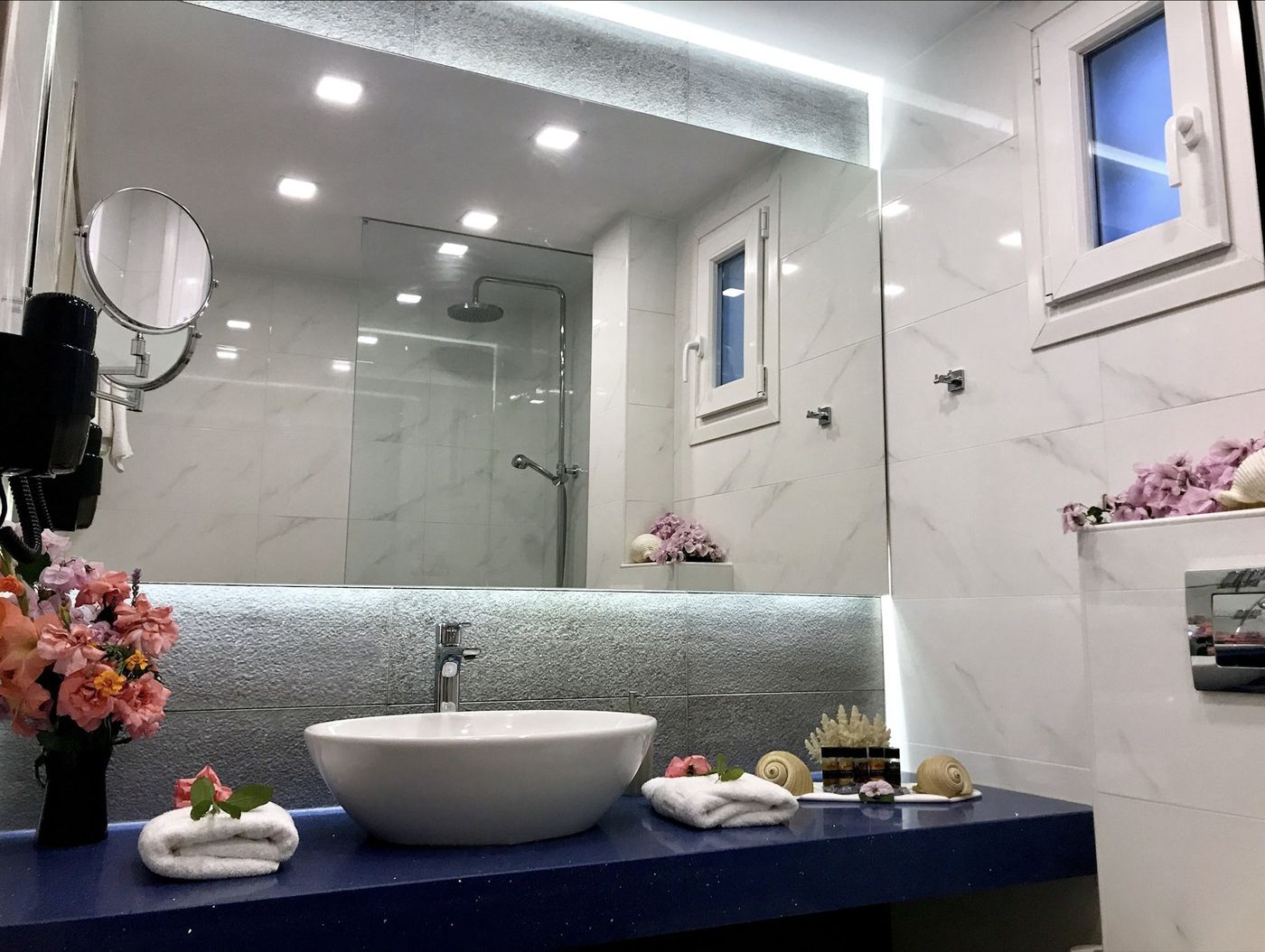 Bruskos-Hotel-and-Suites-Room-36