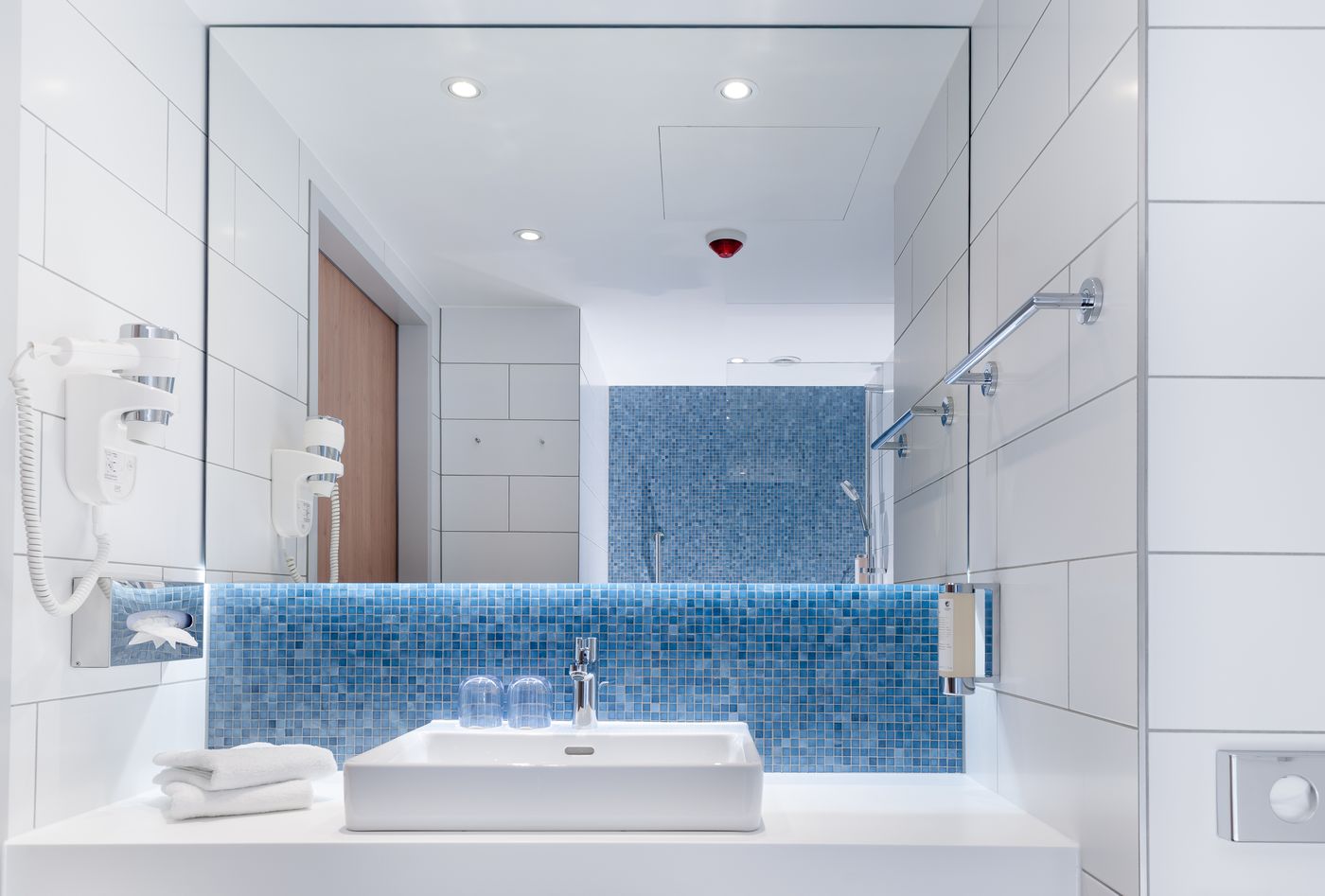 Holiday-Inn-Express-Berlin-Alexanderplatz-Room-56