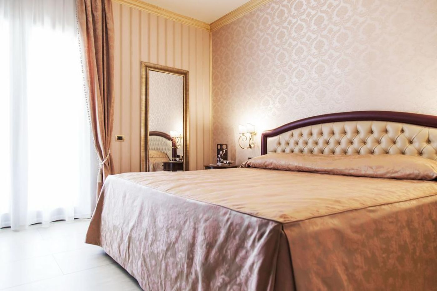 Diamond-Hotel-and-Resort-Naxos-Taormina-Room-17