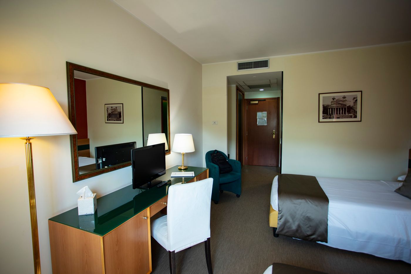 BV-Oly-Hotel-Room-21