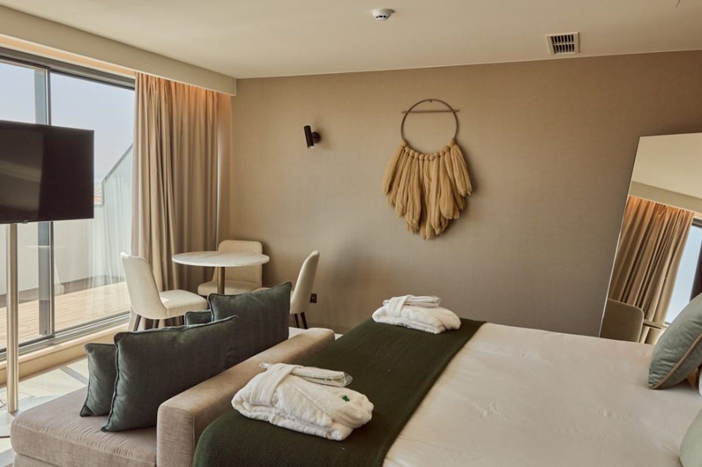 Omid-Saldanha-Hotel-Room-12