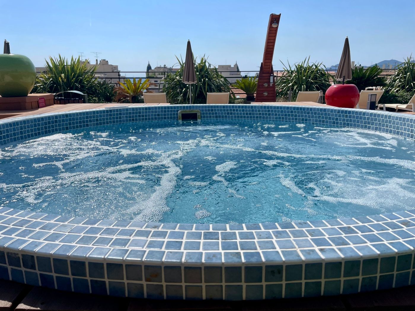 Best-Western-Premier-Patio-des-Artistes-Terrace-2