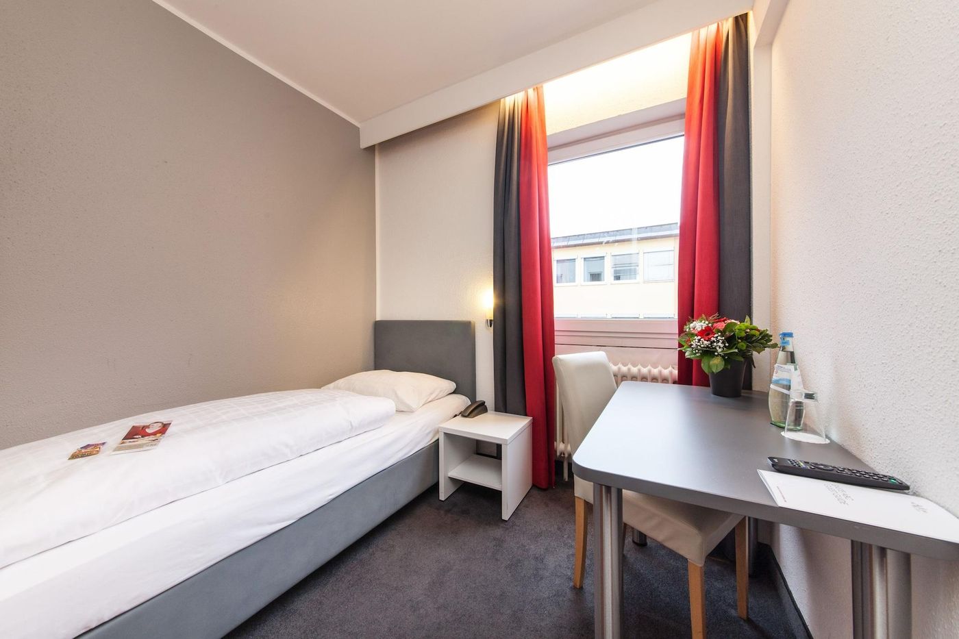 Sure-Hotel-by-Best-Western-Muenchen-Hauptbahnhof-Room-9