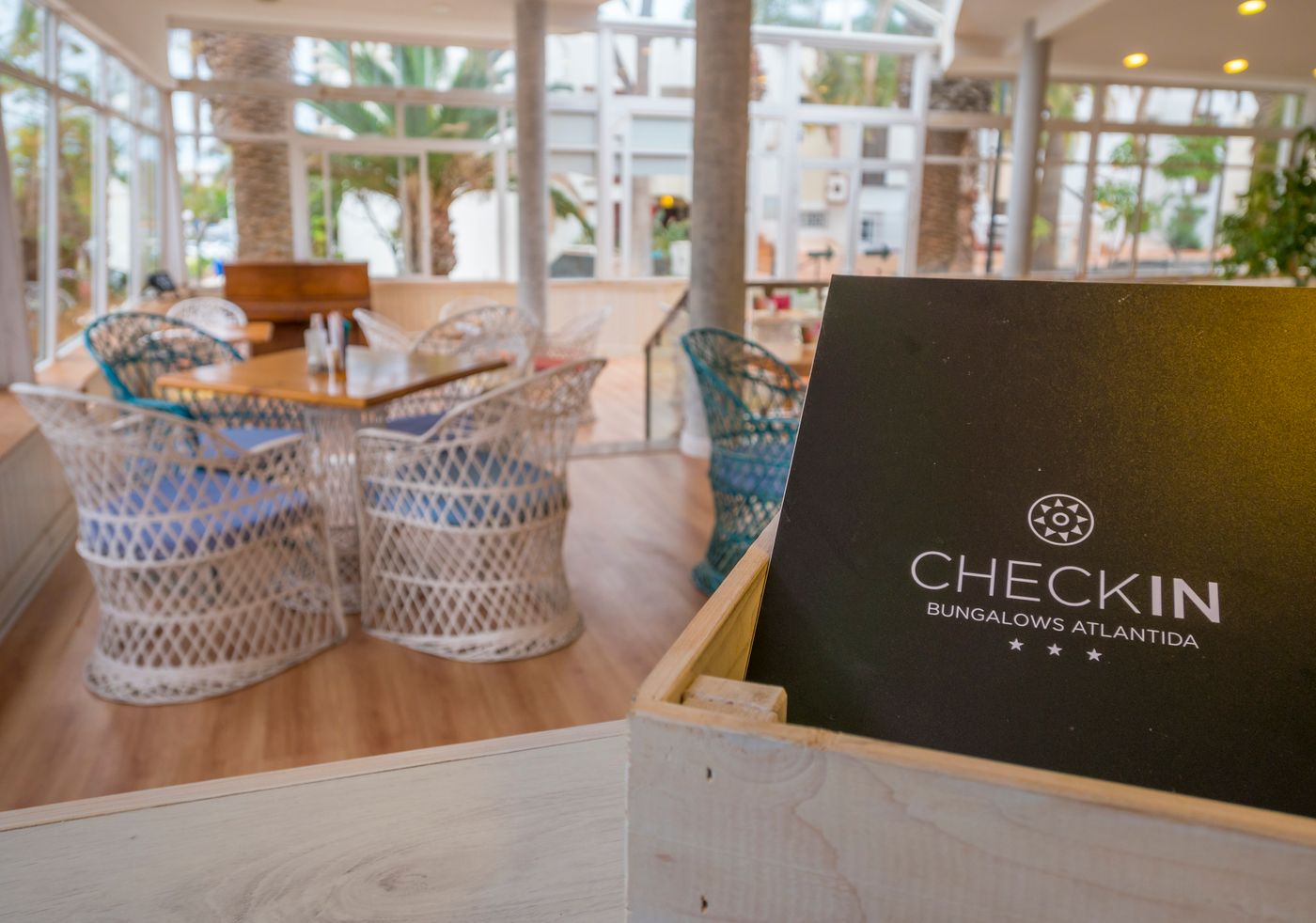 Checkin-Bungalows-Atlantida-Bar-43