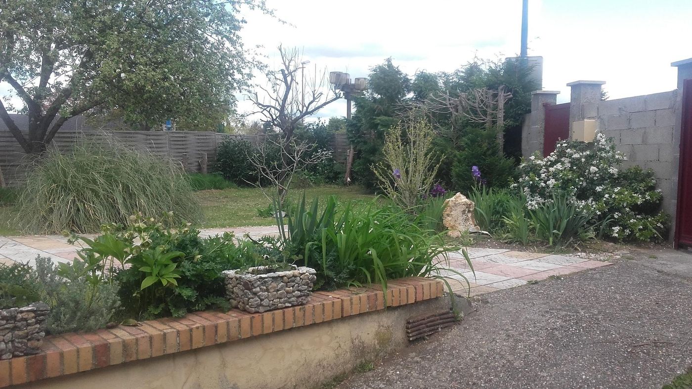 Chambre Du Jardin Fleuri-France-SAINT-AUBIN-LES-ELBEUF-General view-7