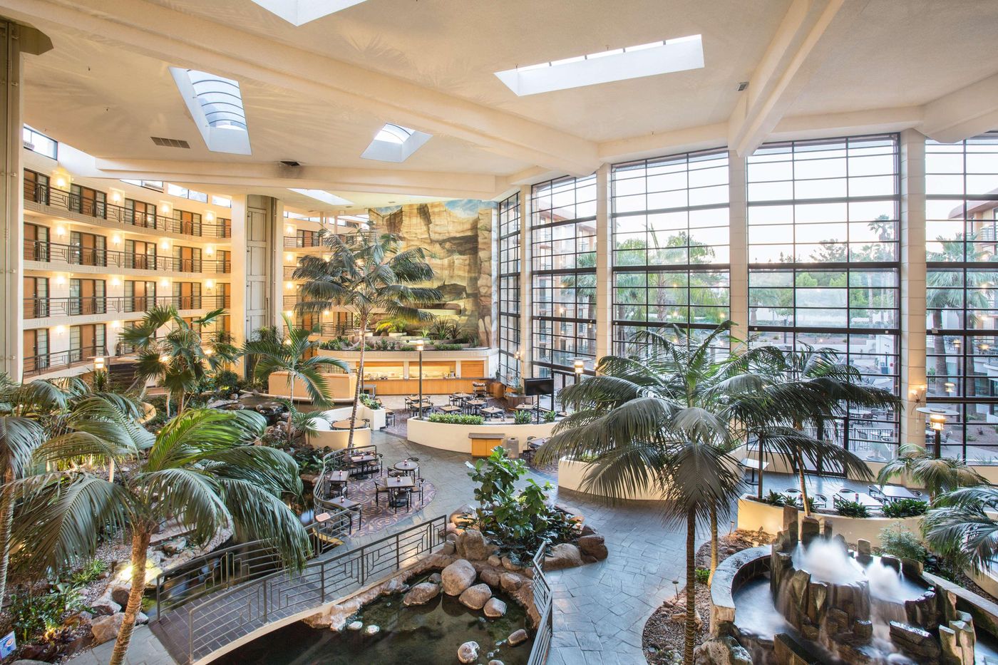 Embassy Suites by Hilton Phoenix Biltmor-United States-PHOENIX-Lobby-3