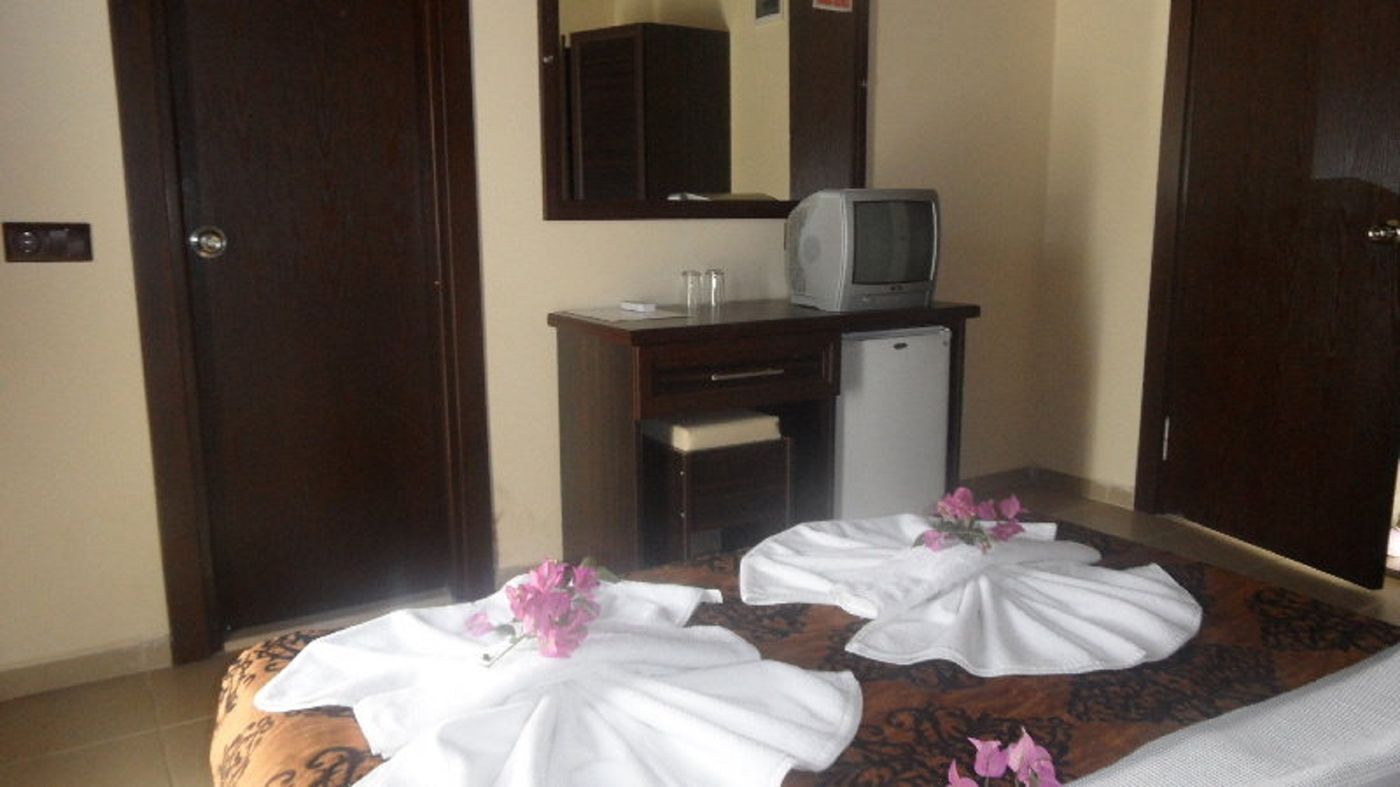 Green-Palm-Hotel-Room-21