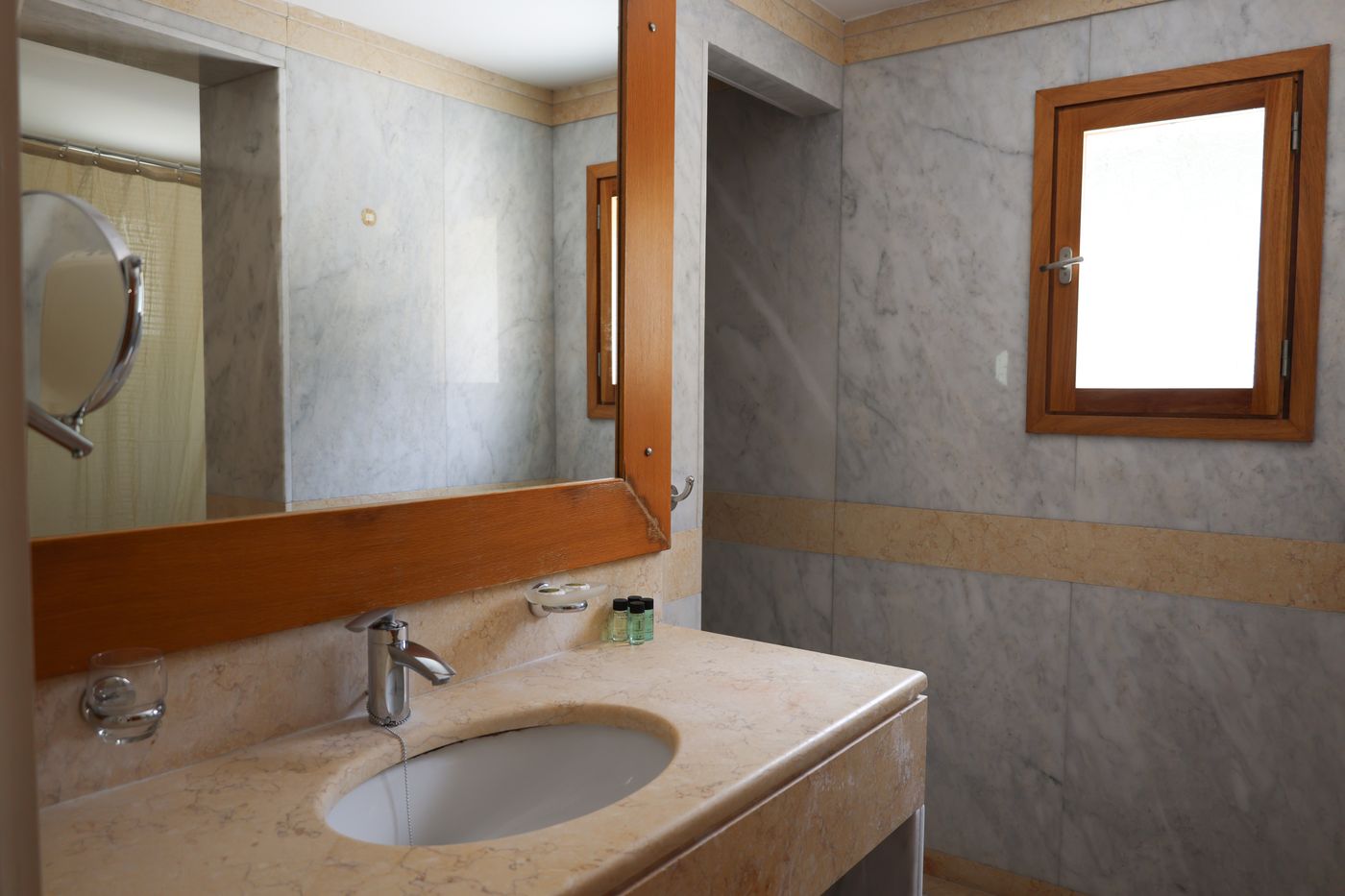 Kanapitsa-Mare-Room-45