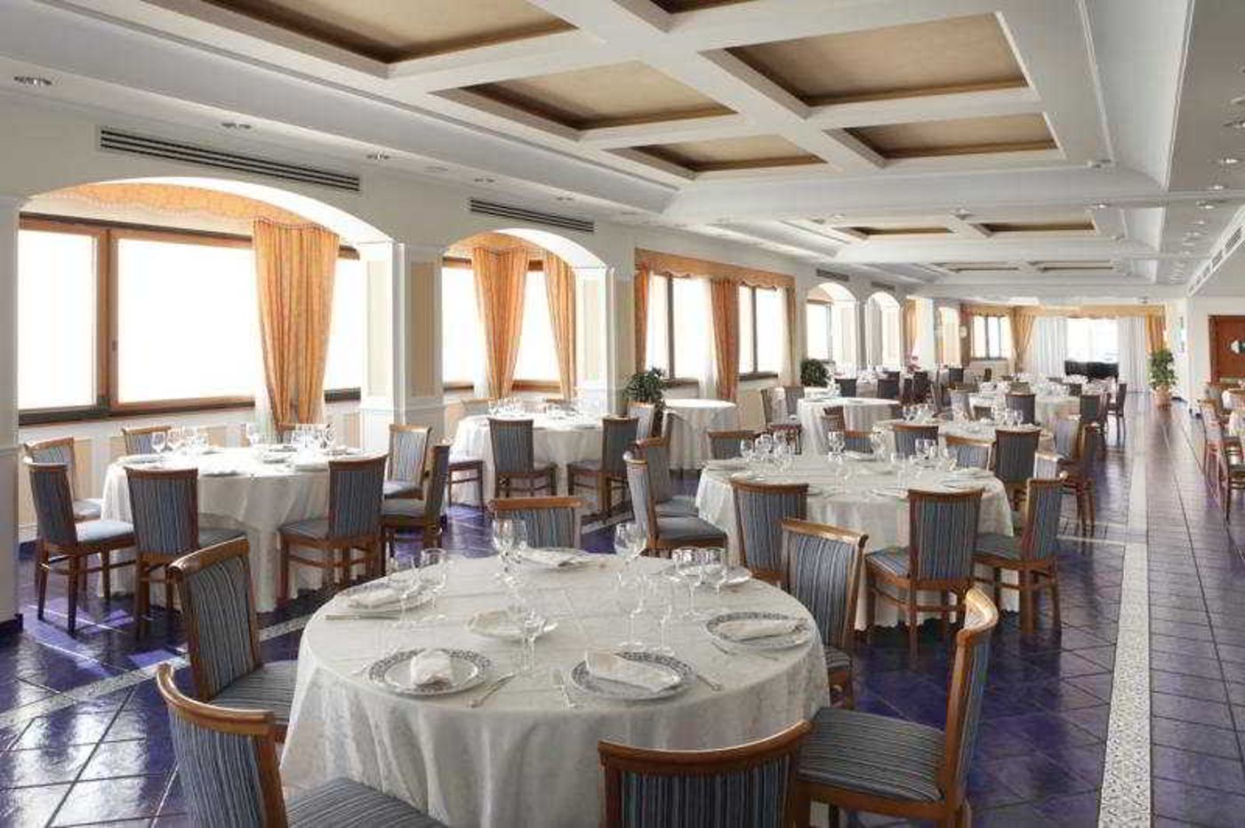 Lloyd-s-Baia-Restaurant-37