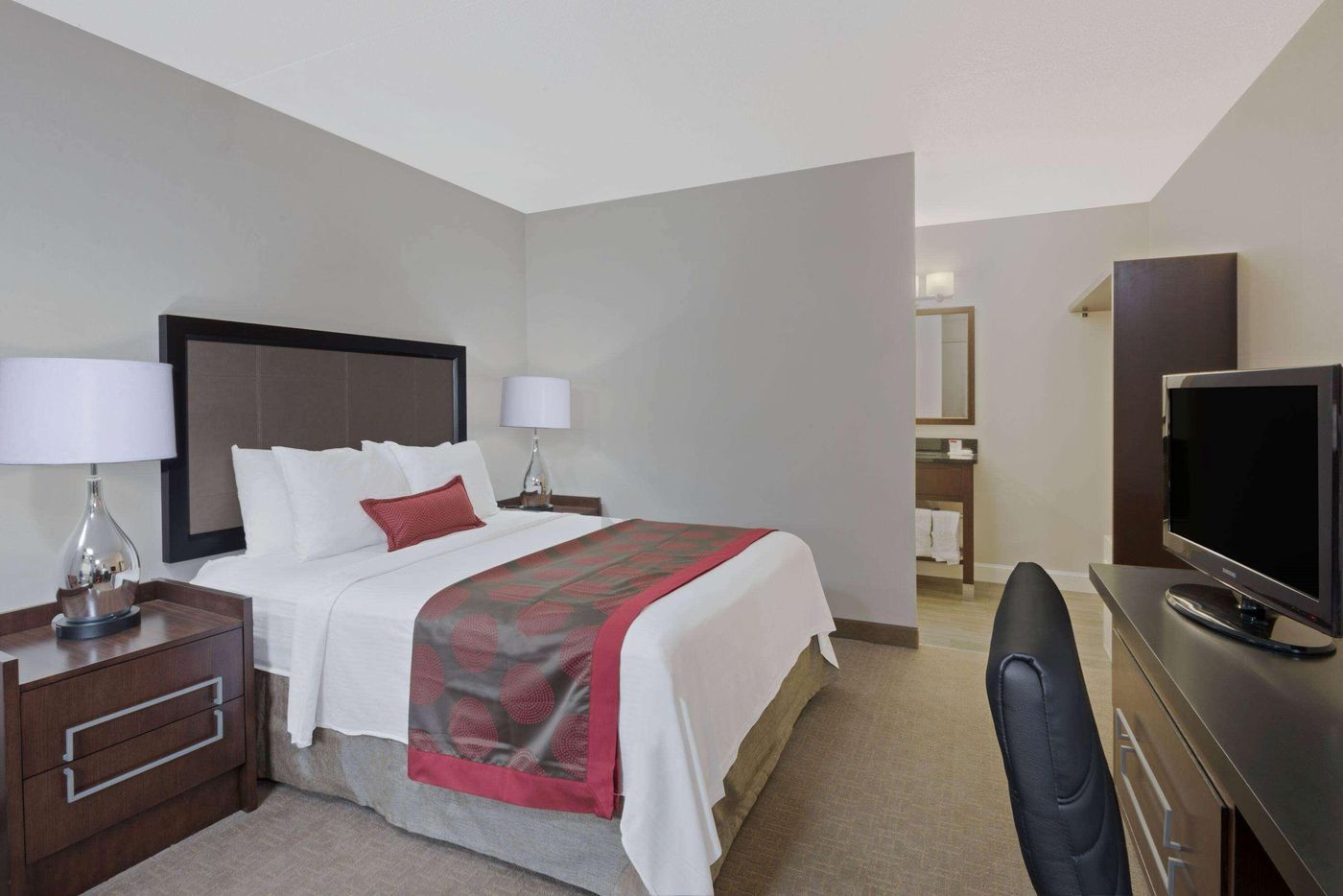 Ramada-by-Wyndham-Boston-Room-7