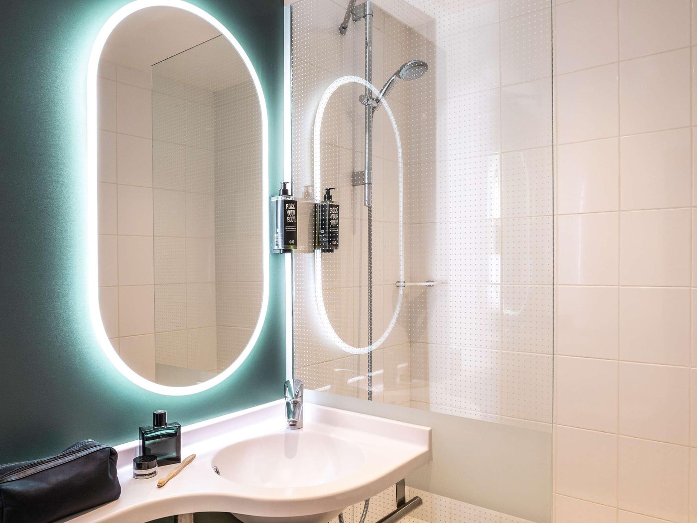 Ibis-Paris-Maine-Montparnasse-14th-Hotel-Room-29