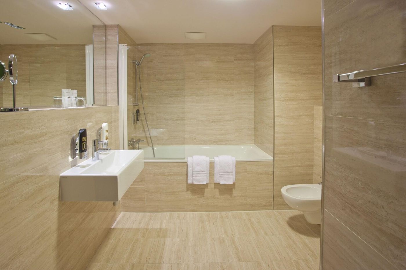 Grand-Majestic-Plaza-Hotel-Room-43