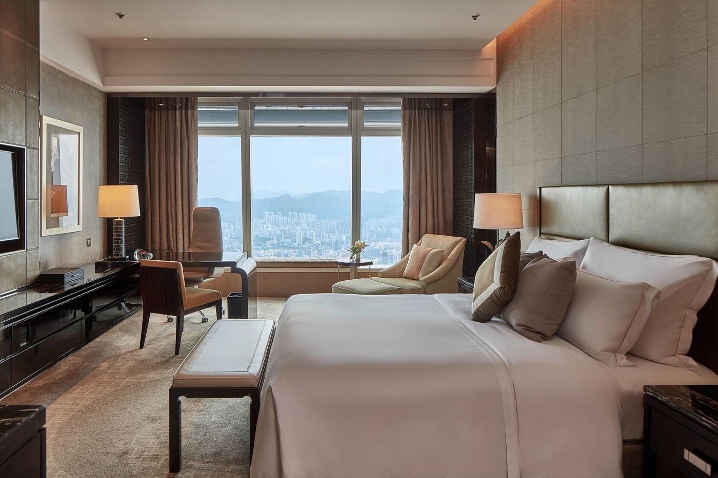 The-Ritz-Carlton--Hong-Kong-Room-7