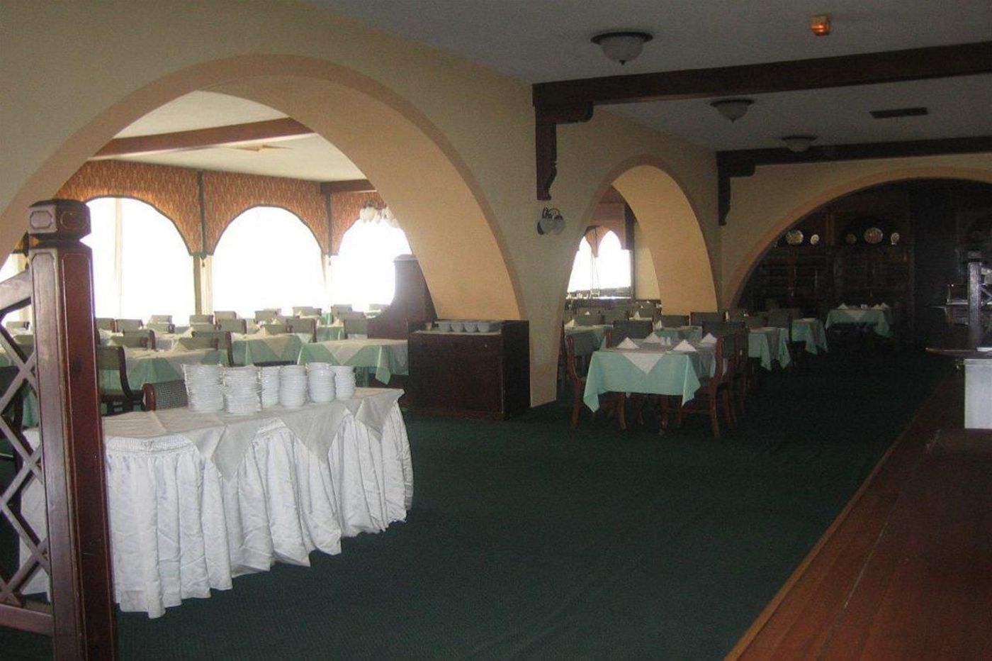 Golden-Arches-Restaurant-21