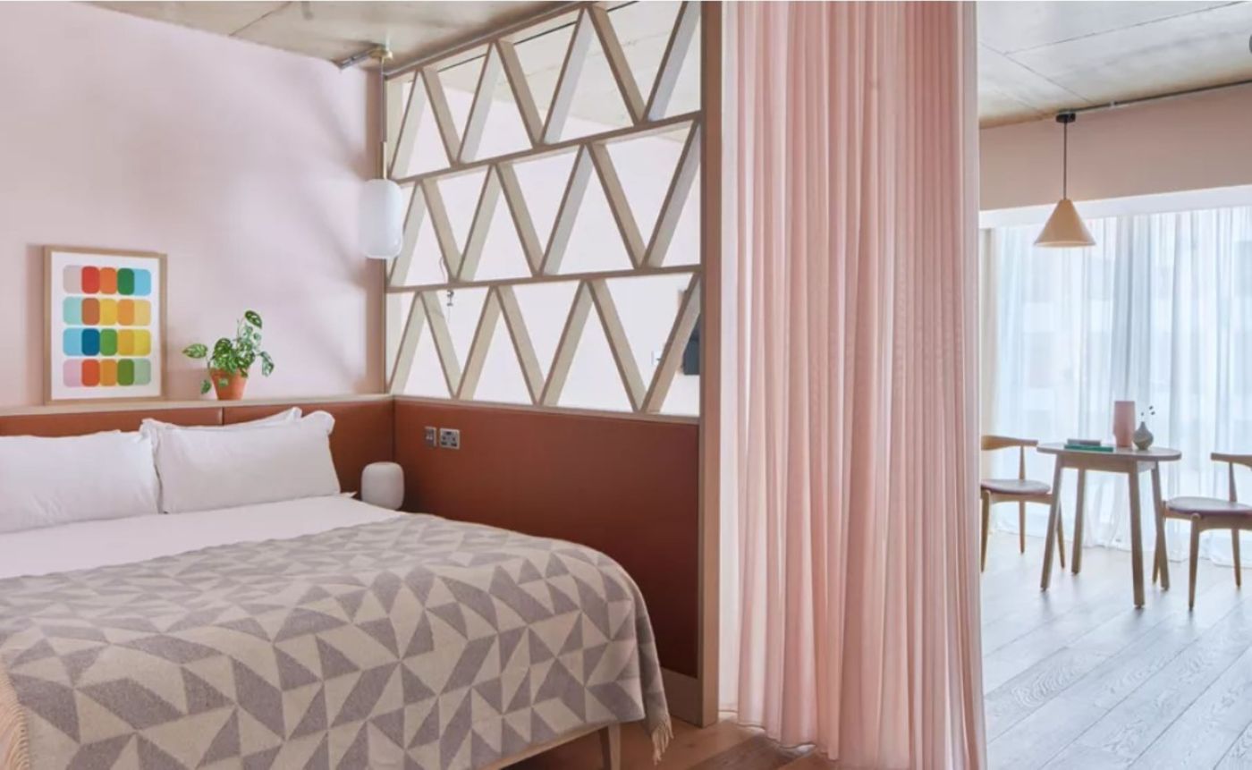 Zanzibar-Locke--Ha-Penny-Bridge-Room-23