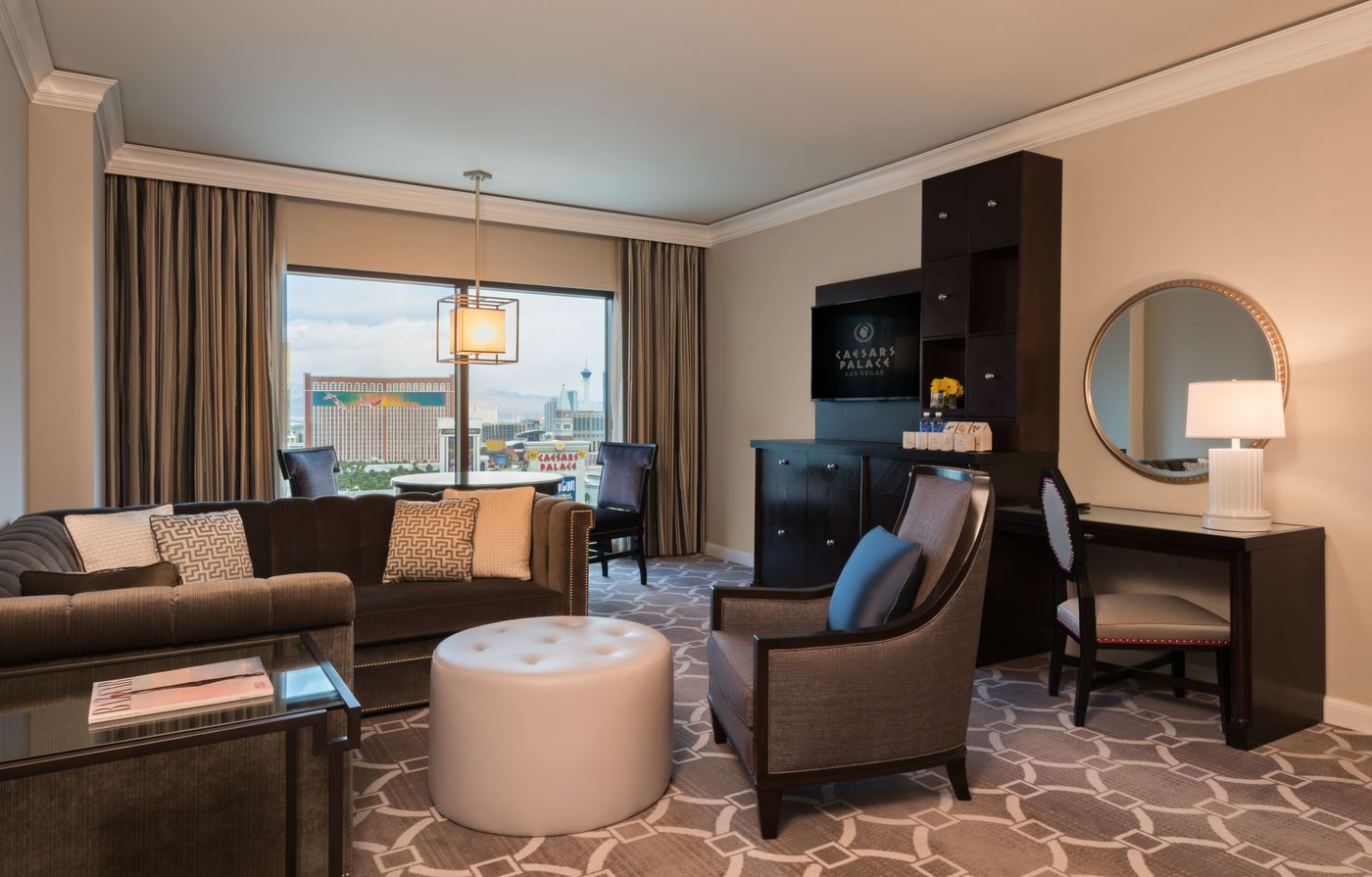 Caesars-Palace-Room-12
