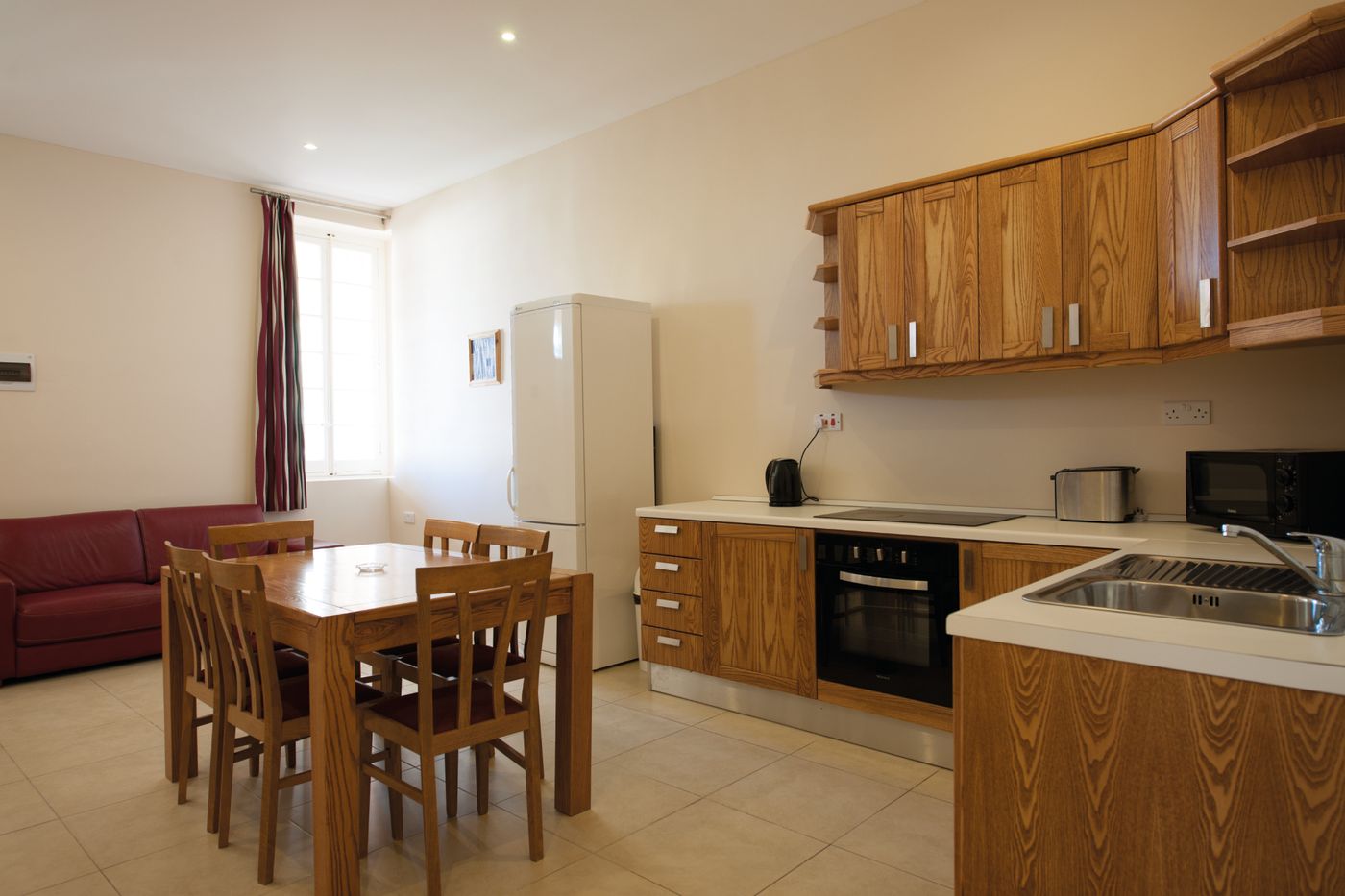 Sprachcaffe-International-Aparthotel-Pembroke-Room-56