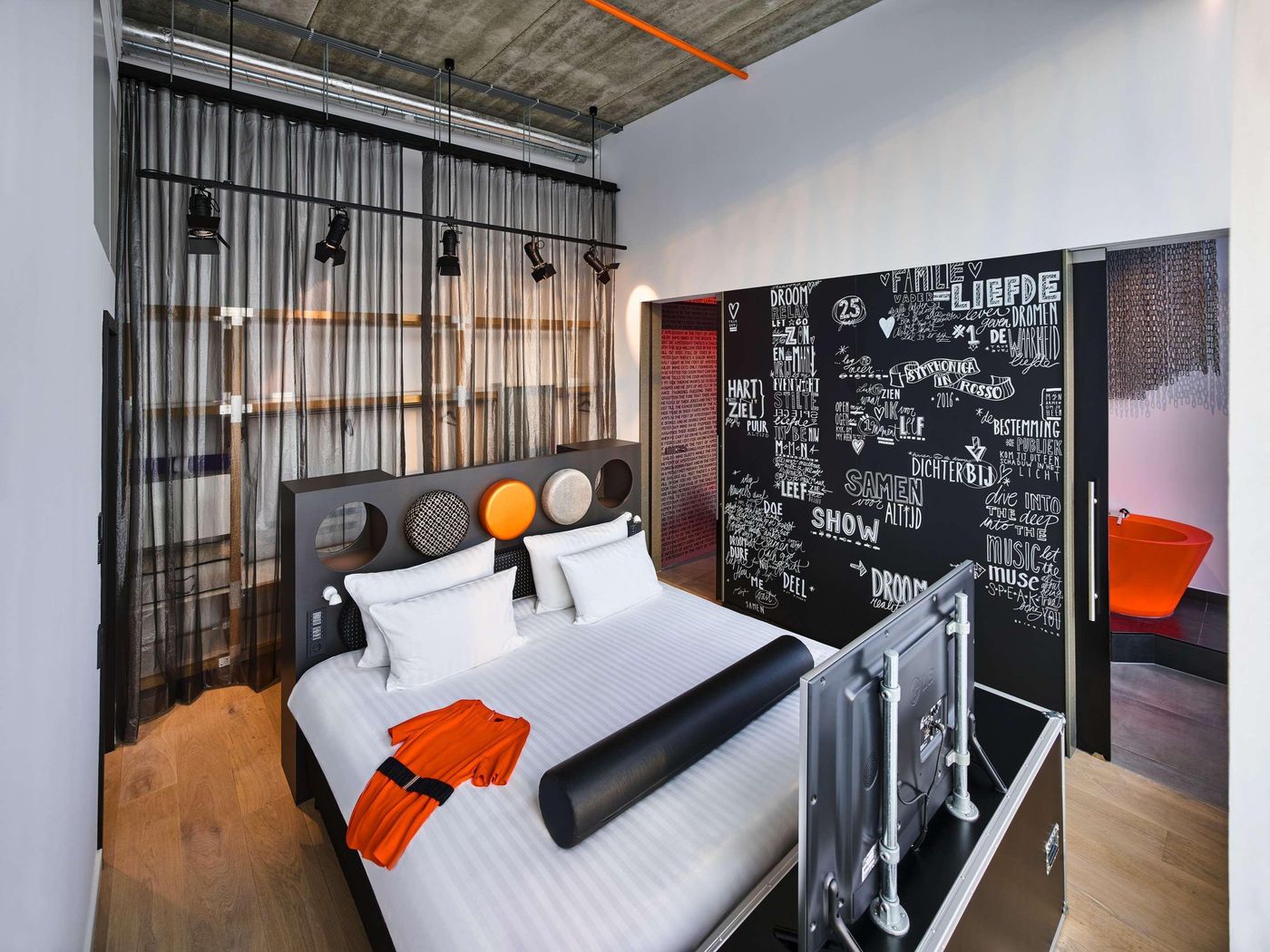 Jaz-in-the-City--Amsterdam-Room-7