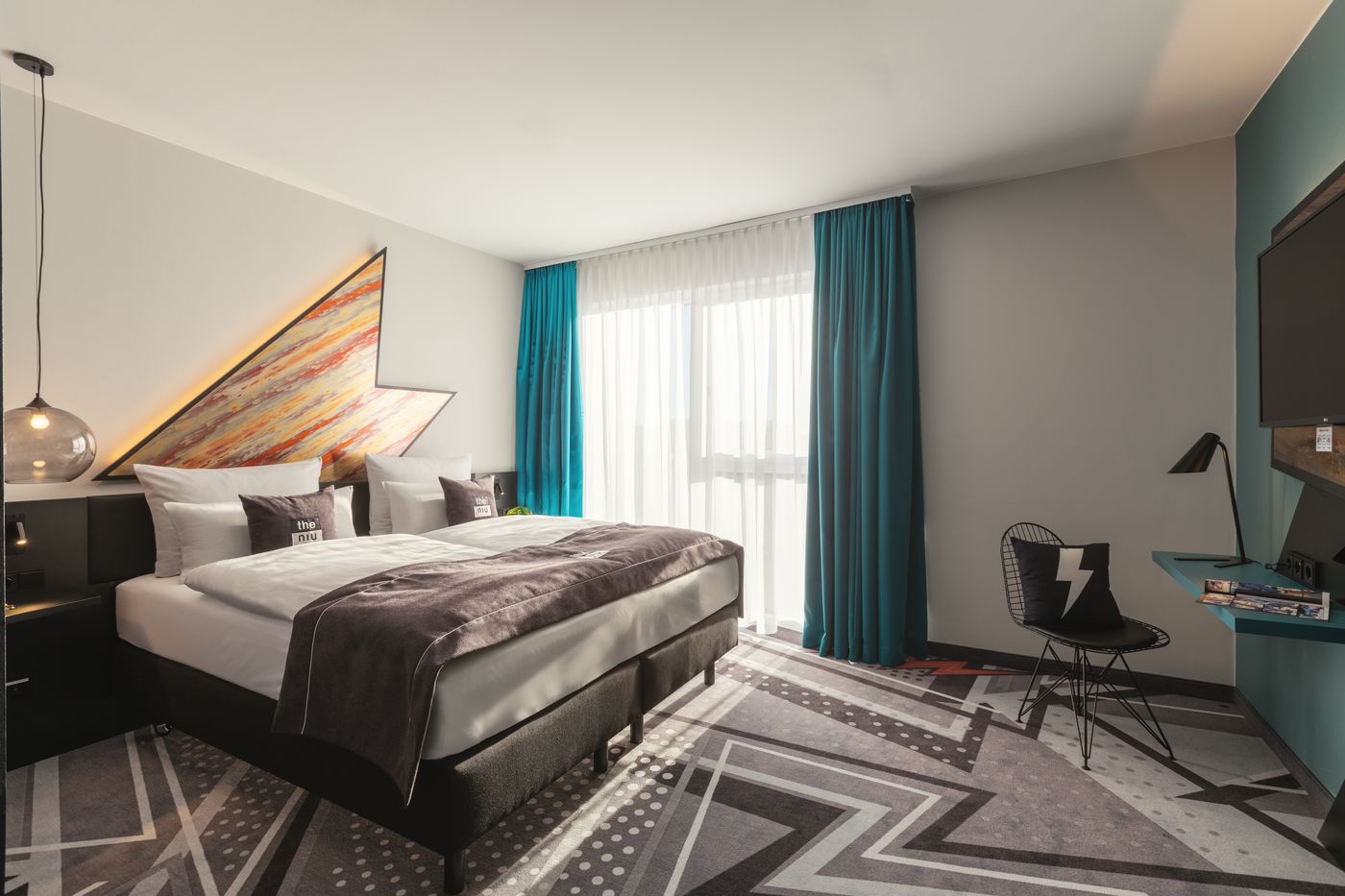 the-niu-Flash-Room-4