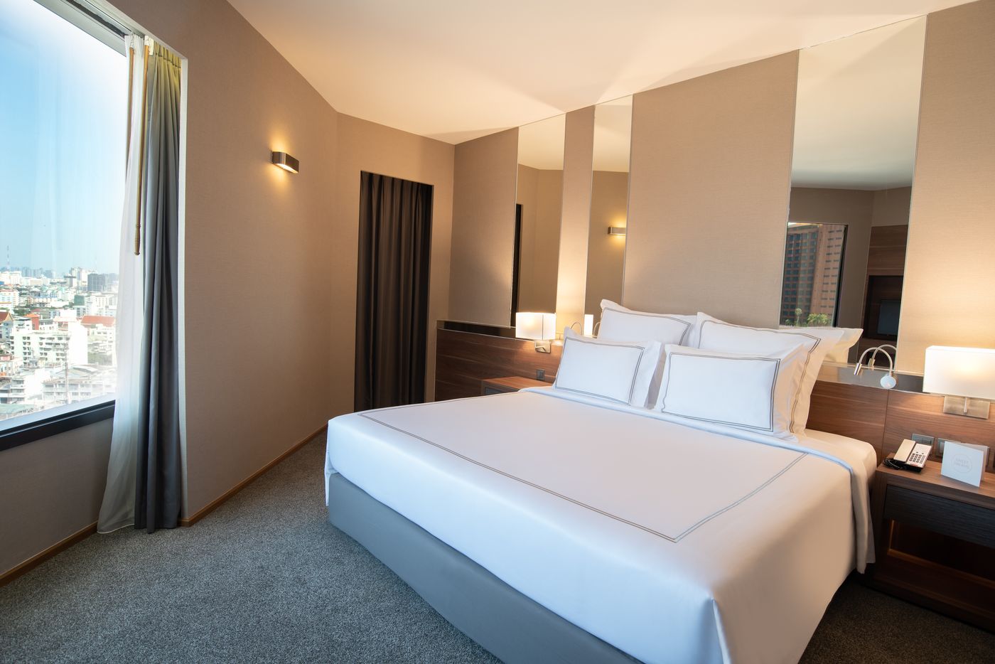 Swissotel-Bangkok-Ratchada-Room-18