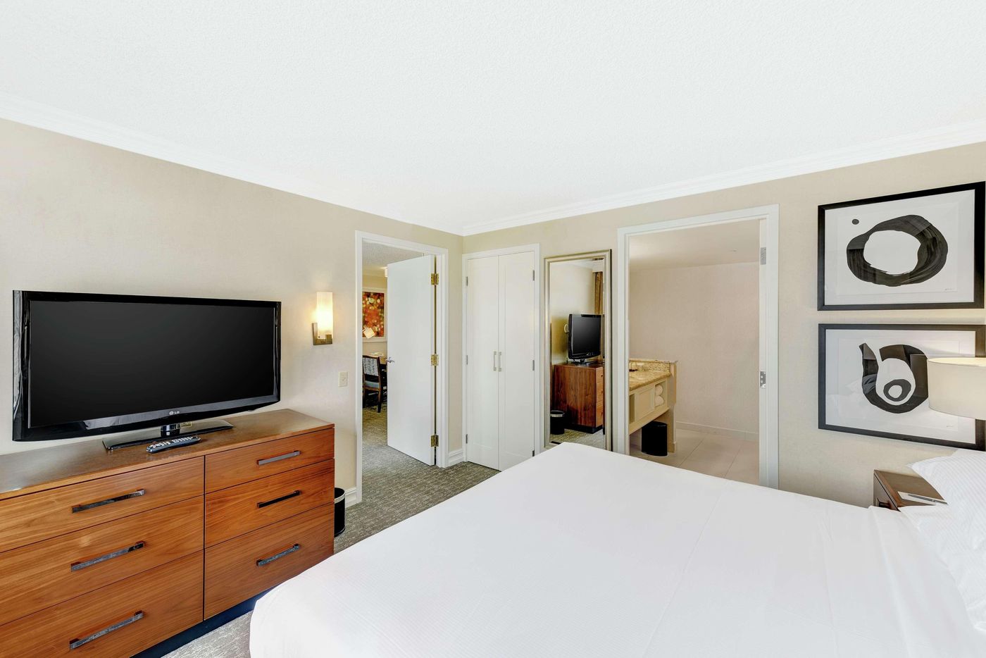 Embassy-Suites-by-Hilton-Anaheim-Orange-Room-24