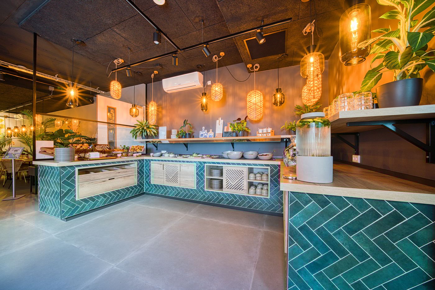 Ninetynine-Amsterdam-Airport--Trademark-Collection-Restaurant-10