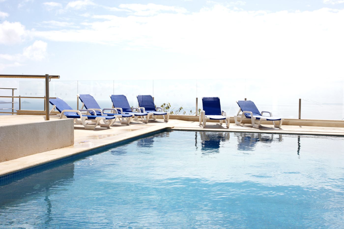 Hotel-Apartamentos-Baia-Brava-Pool-3