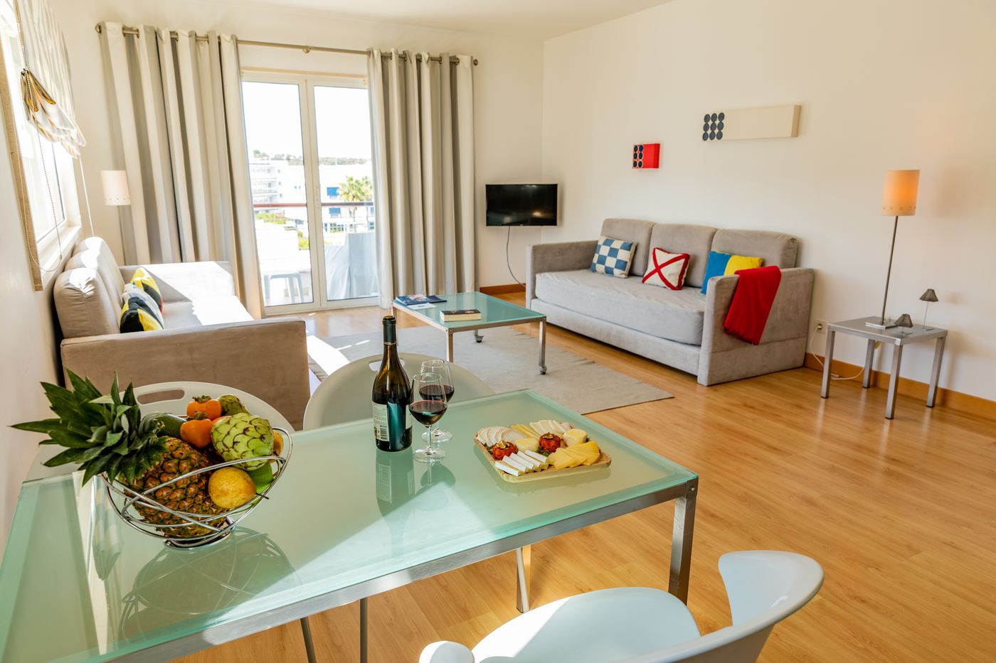 22.07.25 suites hotel Marina club