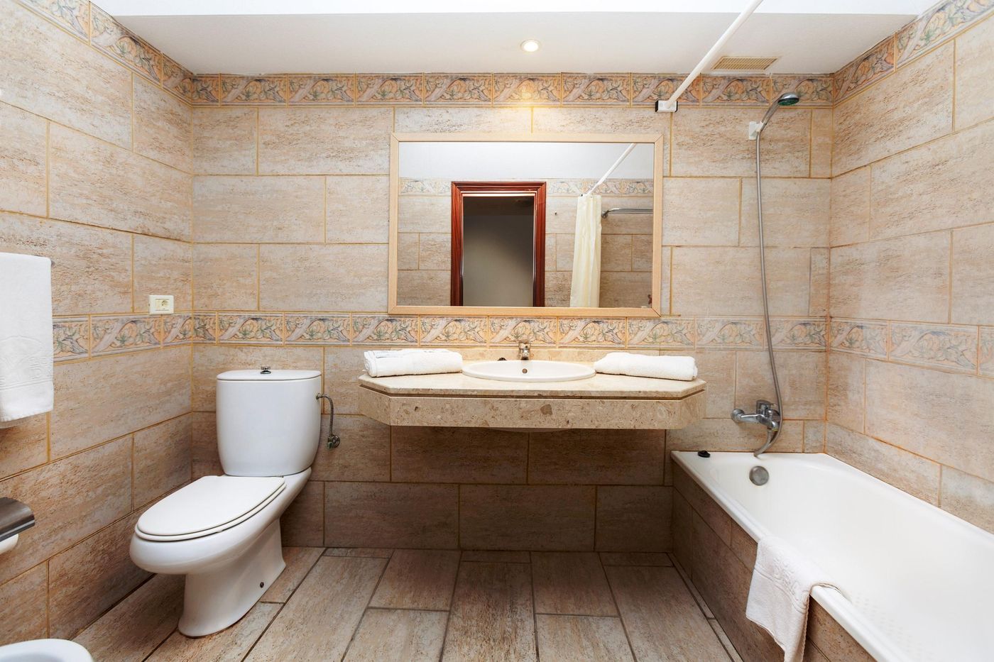 Dragos-del-Sur-Room-12