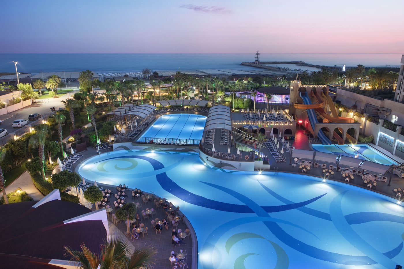 Aydinbey-King-s-Palace-Spa---Resort-Pool-4