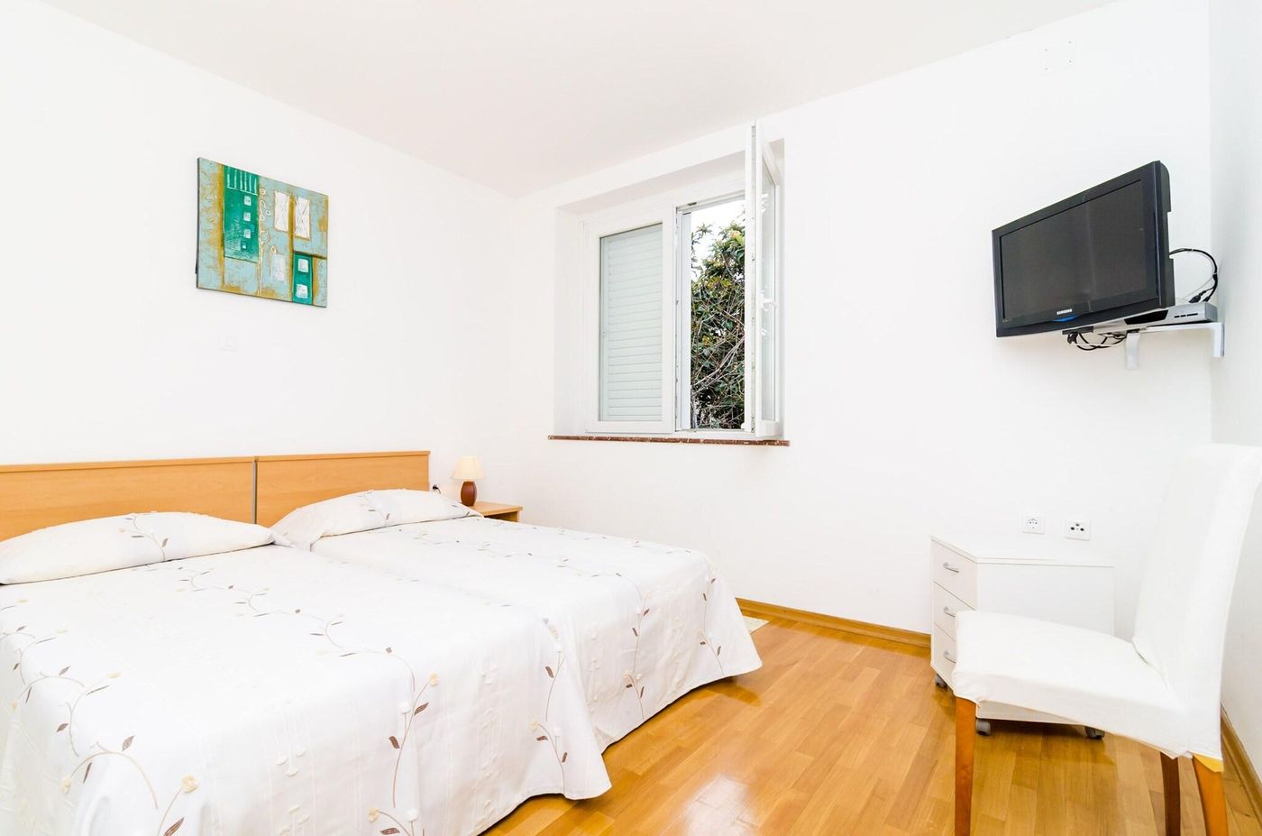 Nikola-Apartments-Room-12