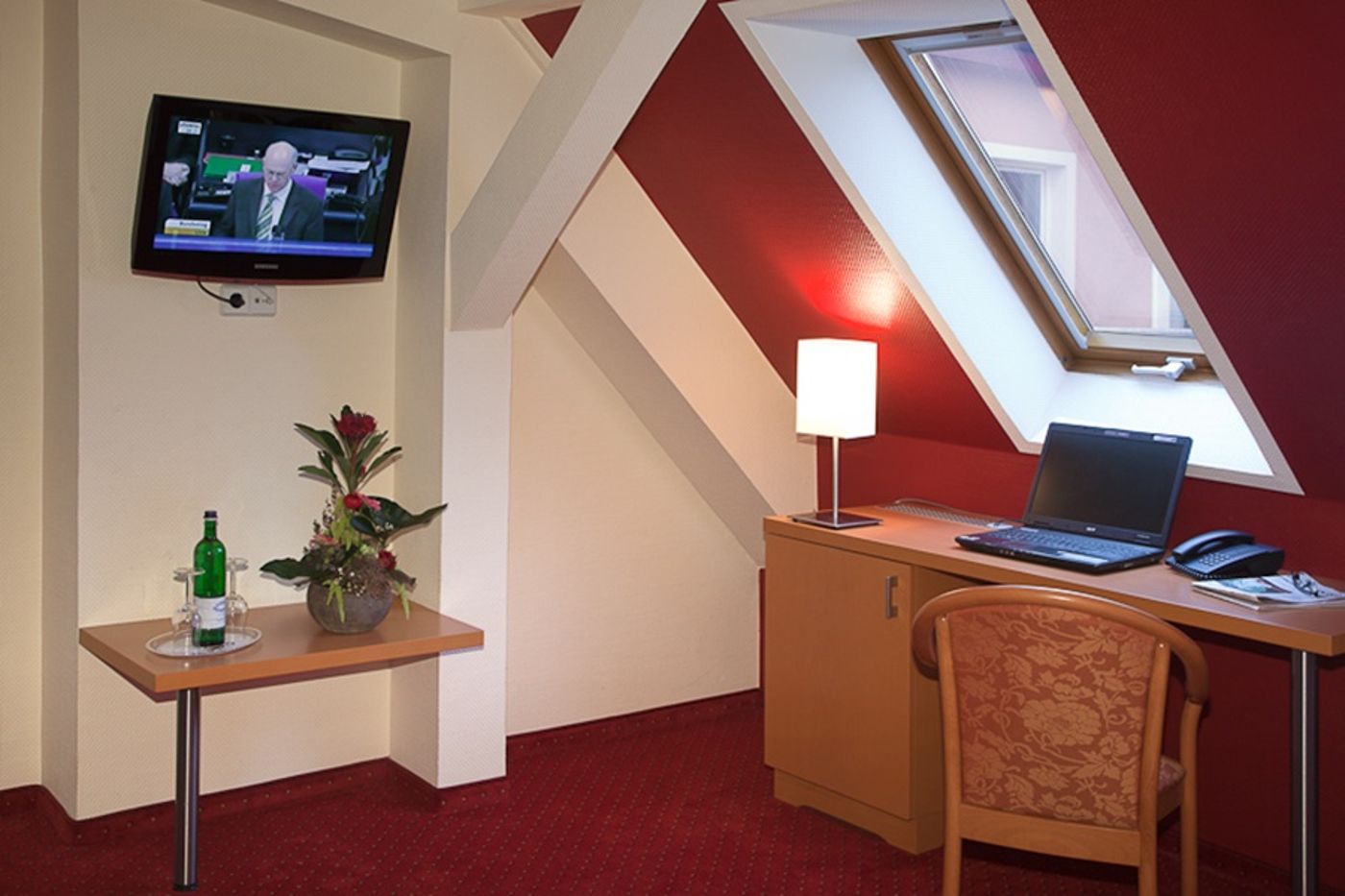 Air-in-Berlin-Hotel-Room-7