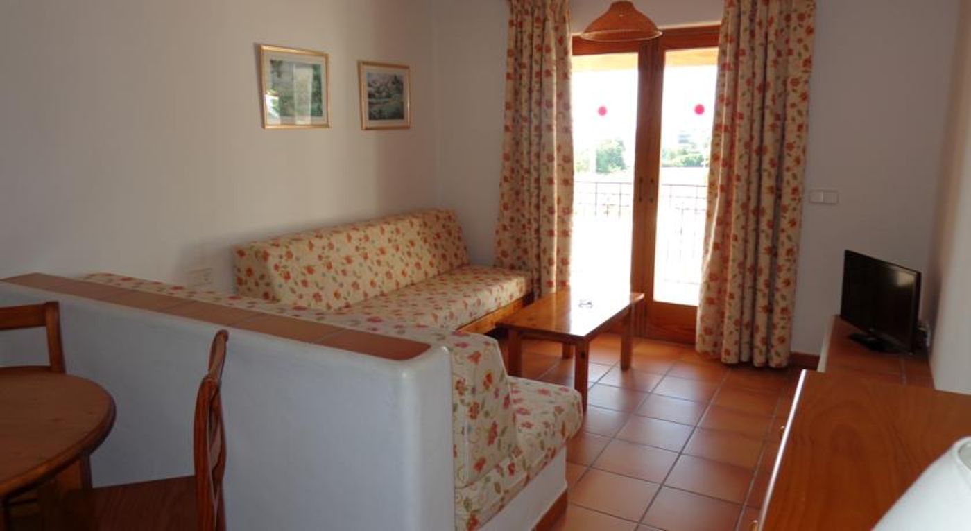 Los Pinares Benet Apartments