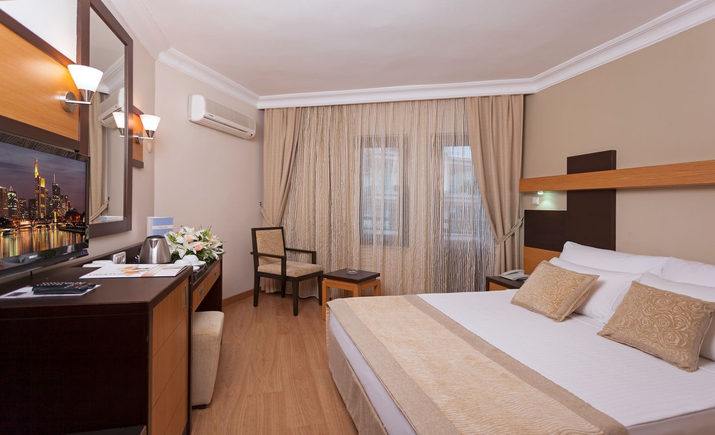 Xperia-Kandelor-Hotel-Room-8