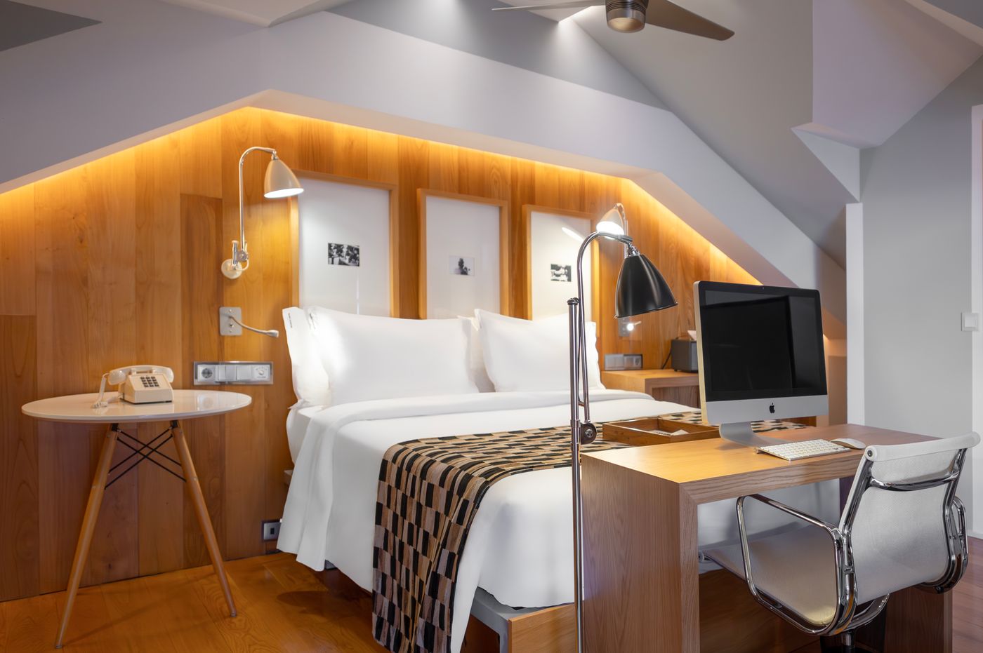 Browns-Downtown-Hotel-Room-6