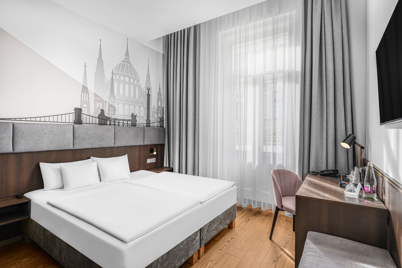 Hotel-12-Revay-Hotel-Room-16