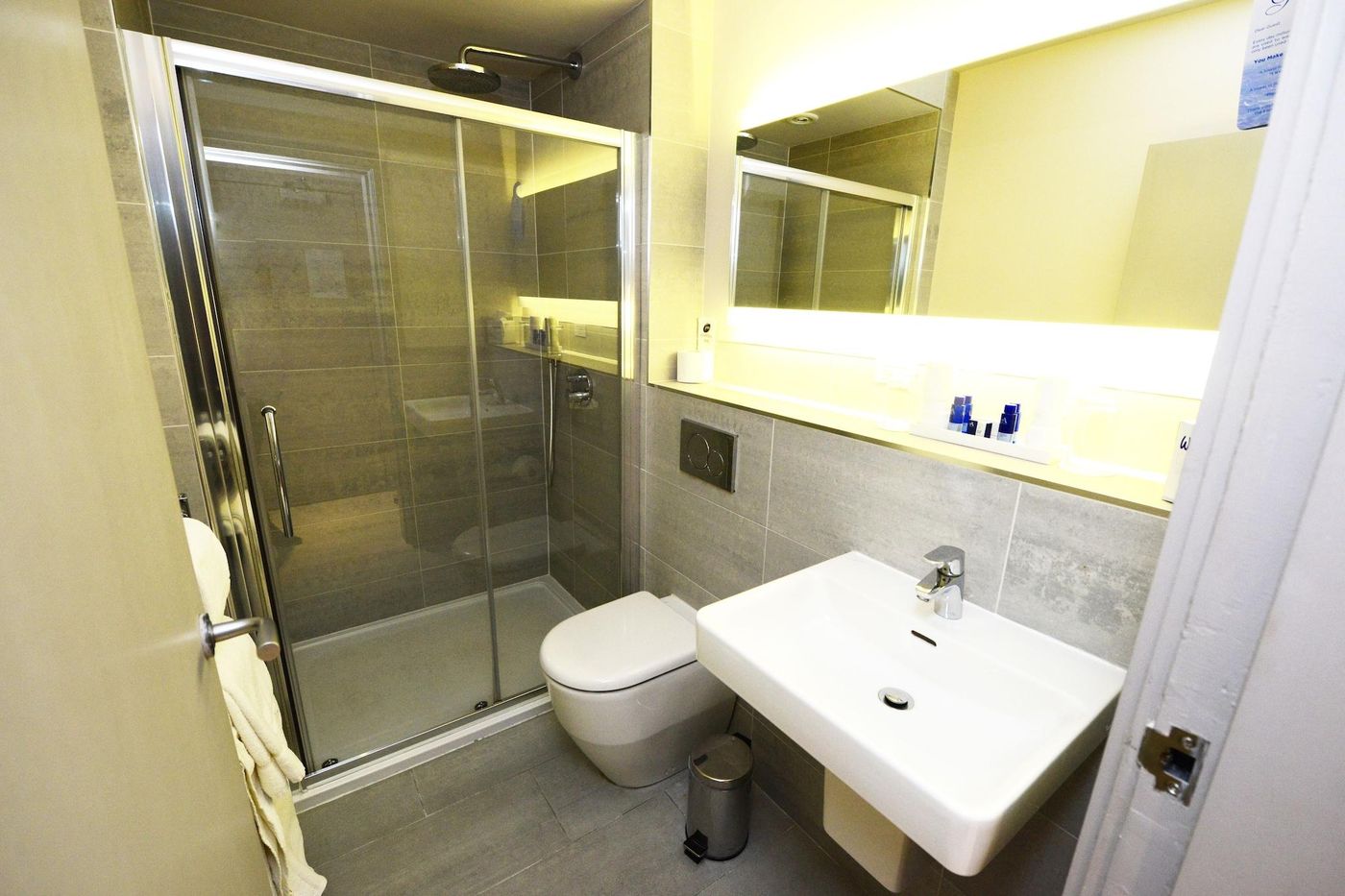Glynhill Hotel & Spa-United Kingdom-GLASGOW-Room-10