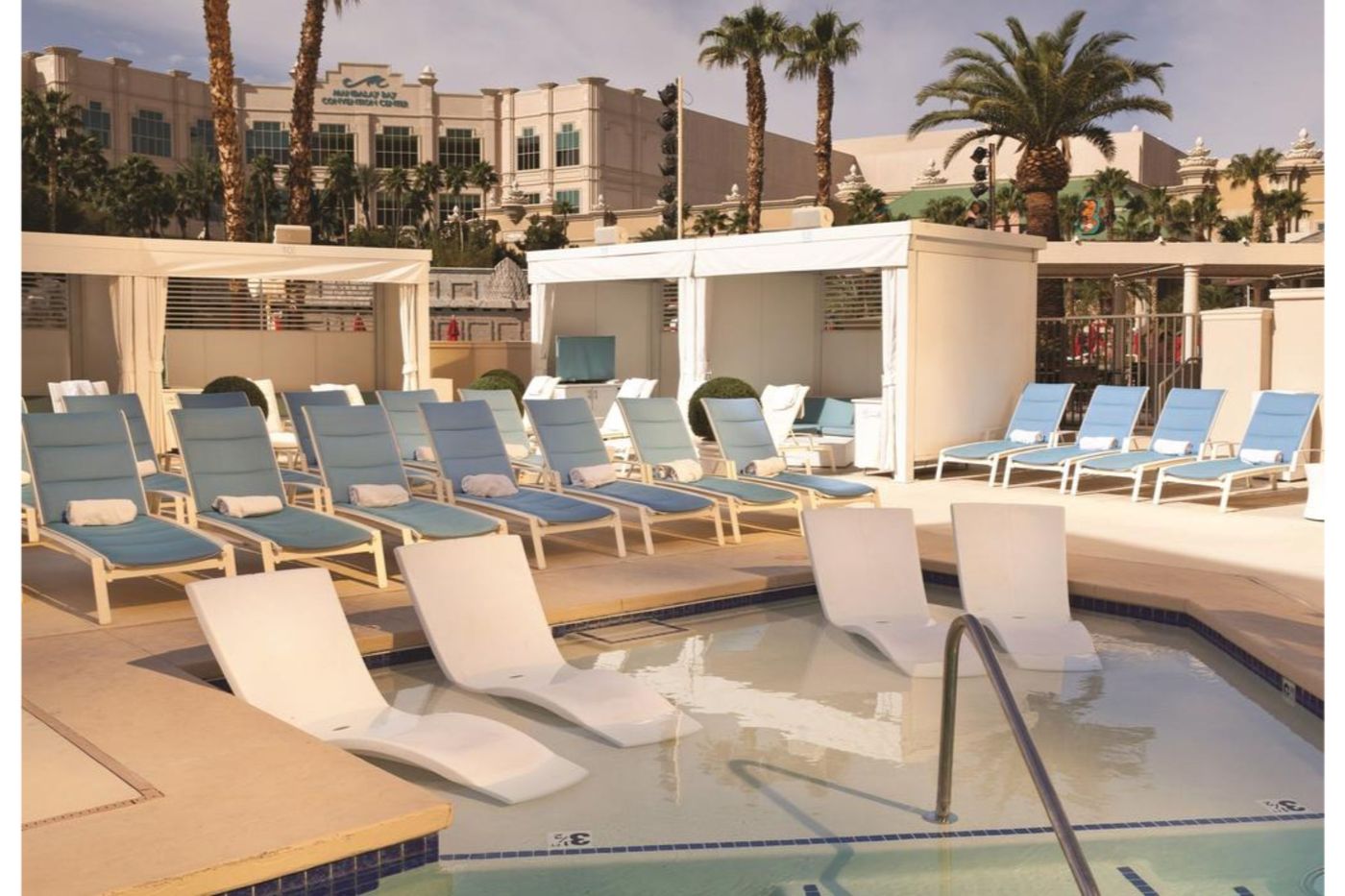 Delano-Las-Vegas-at-Mandalay-Bay-Pool-5