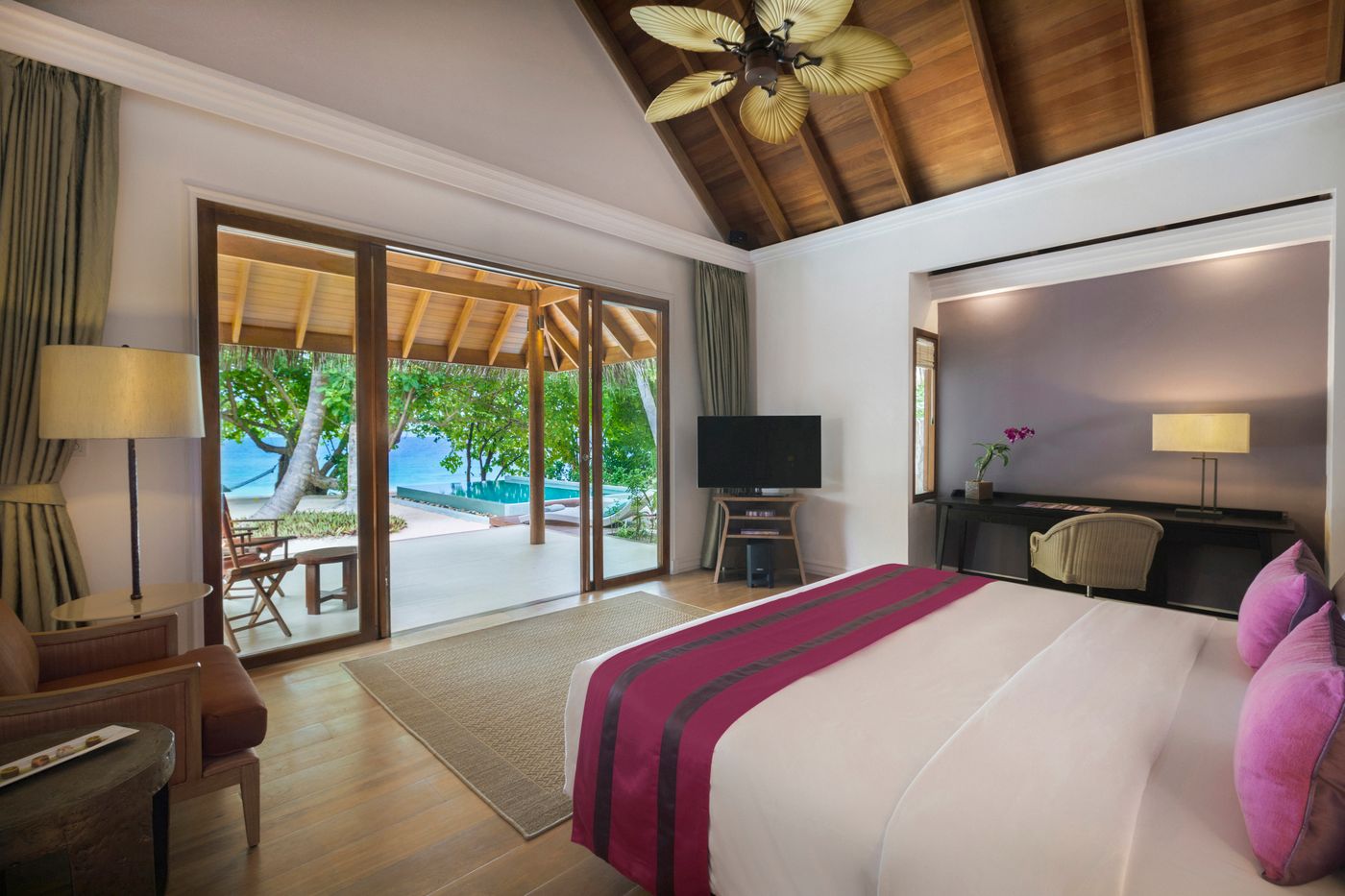 Dusit Thani Maldives 11