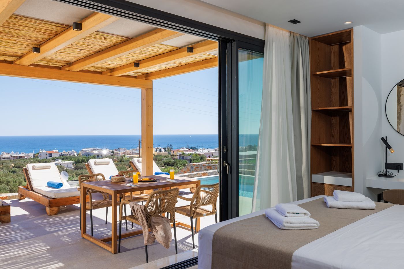 Deos Luxury Suites - Adults Only