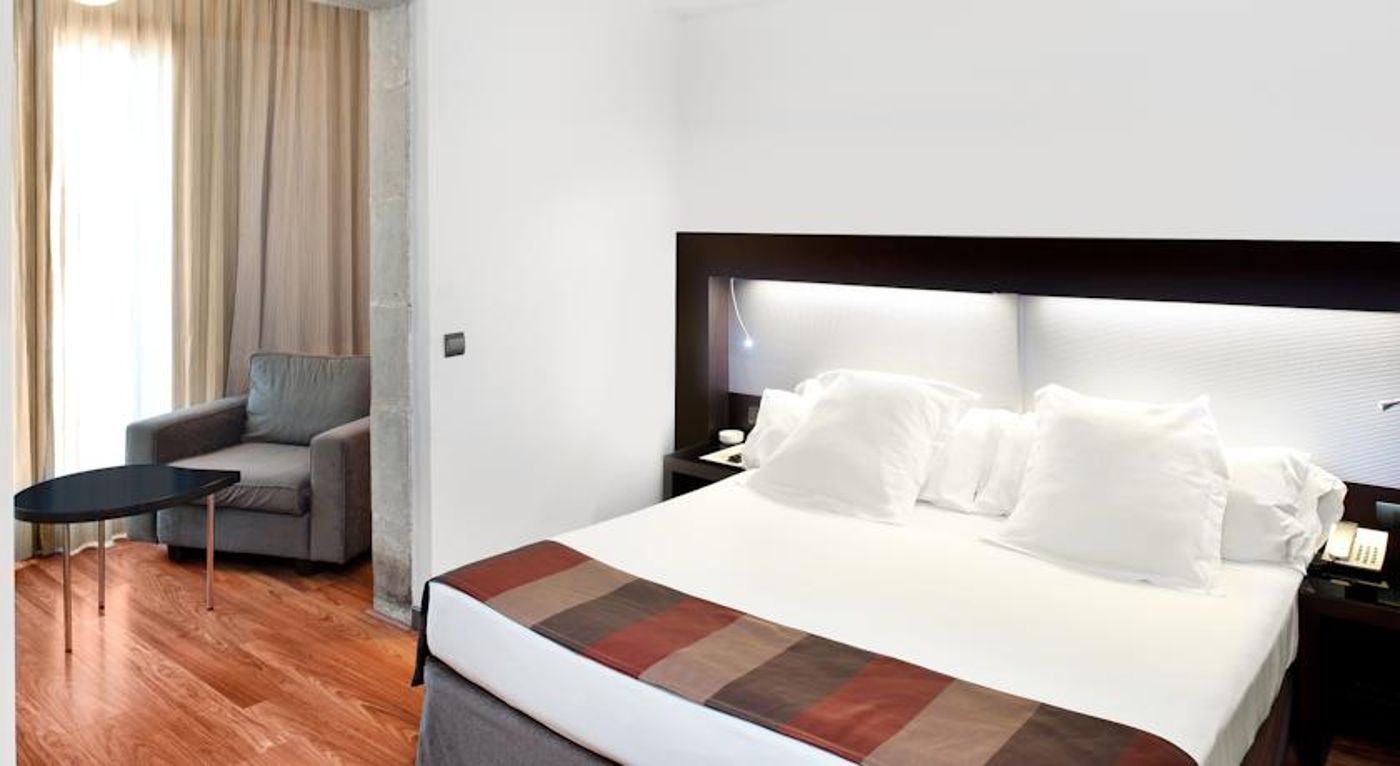 Catalonia Port Hotel