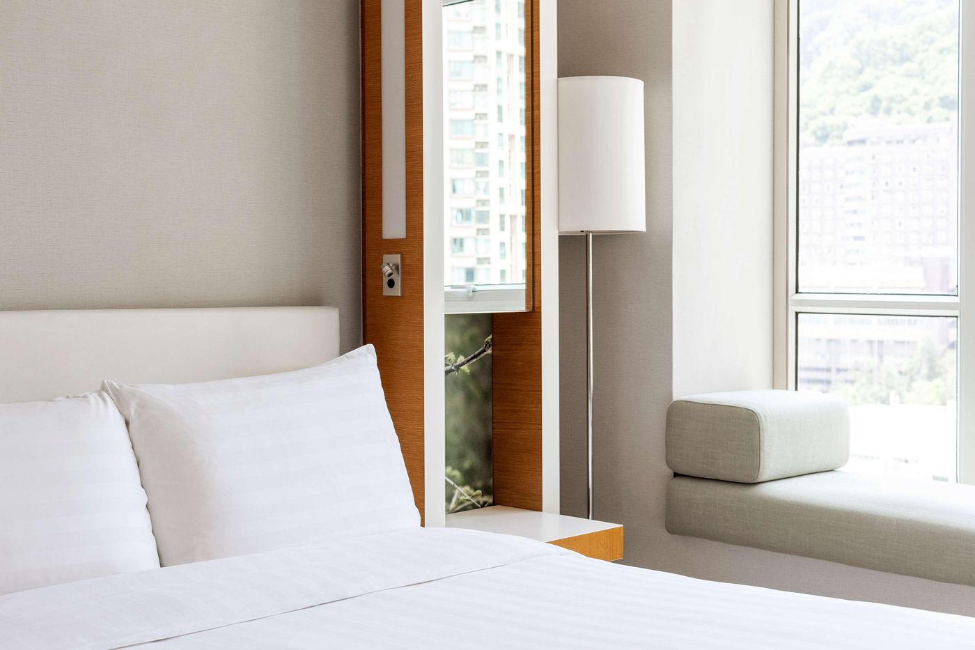 JEN-Hong-Kong-by-Shangri-La-Room-27