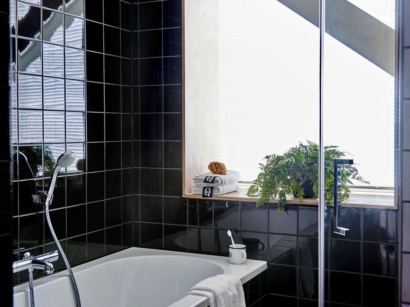 Q-Factory-Hotel-Room-33