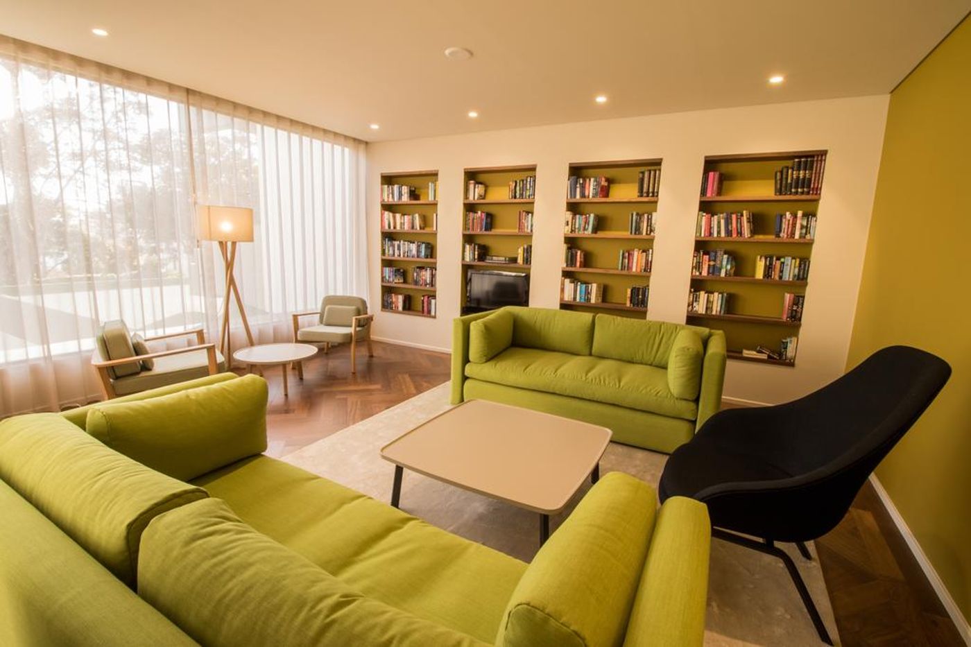 Girassol---Suite-Hotel-Lobby-24