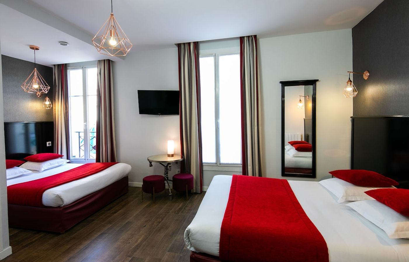 Eiffel-Villa-Garibaldi-Room-10