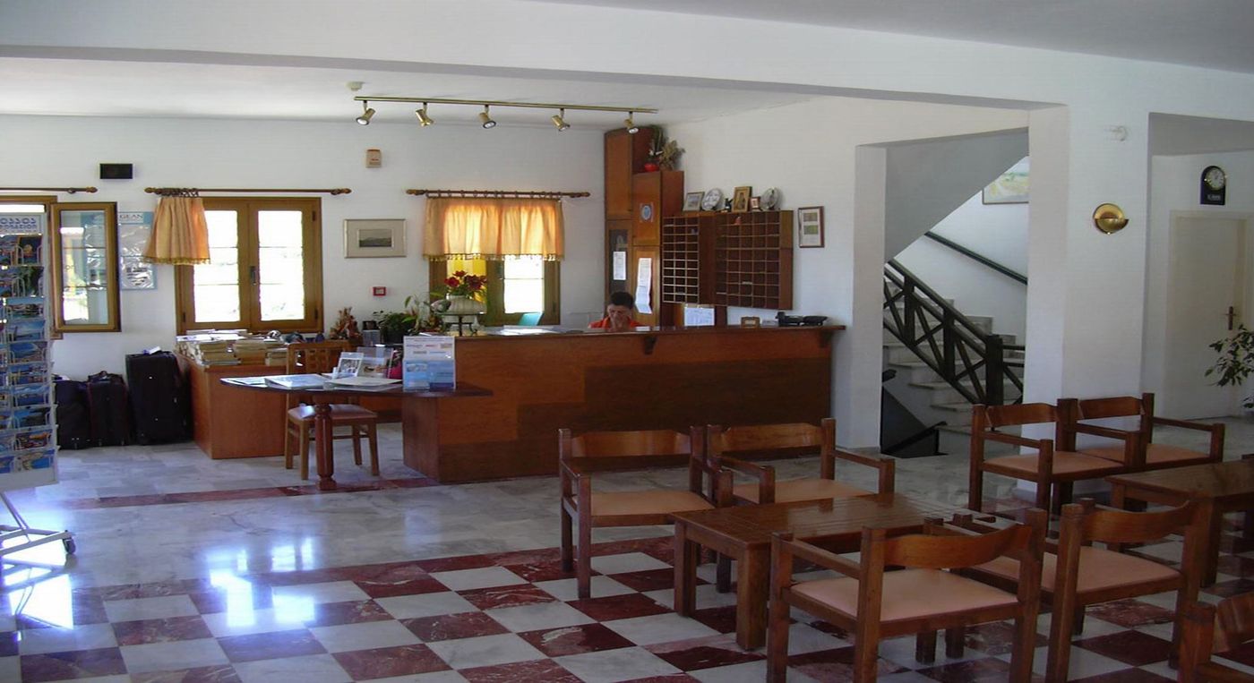 Camari-Gardens-Apartments-Lobby-26