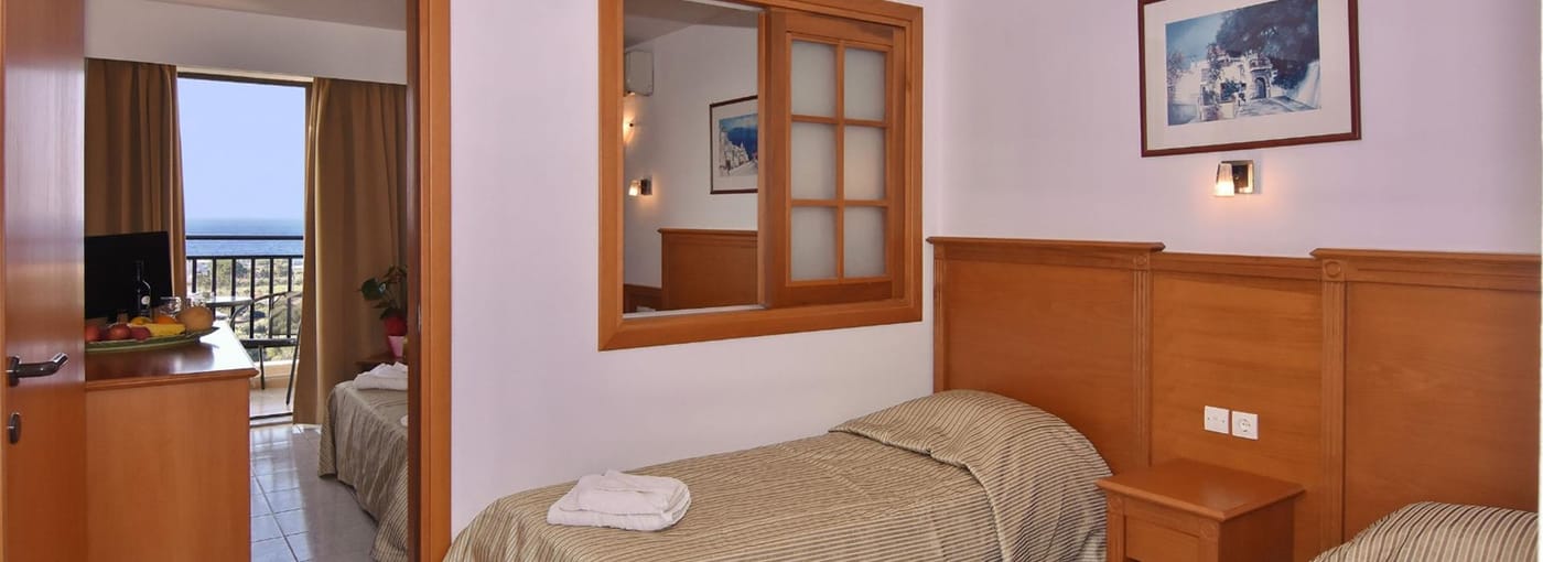 Ocean-Heights-Room-17